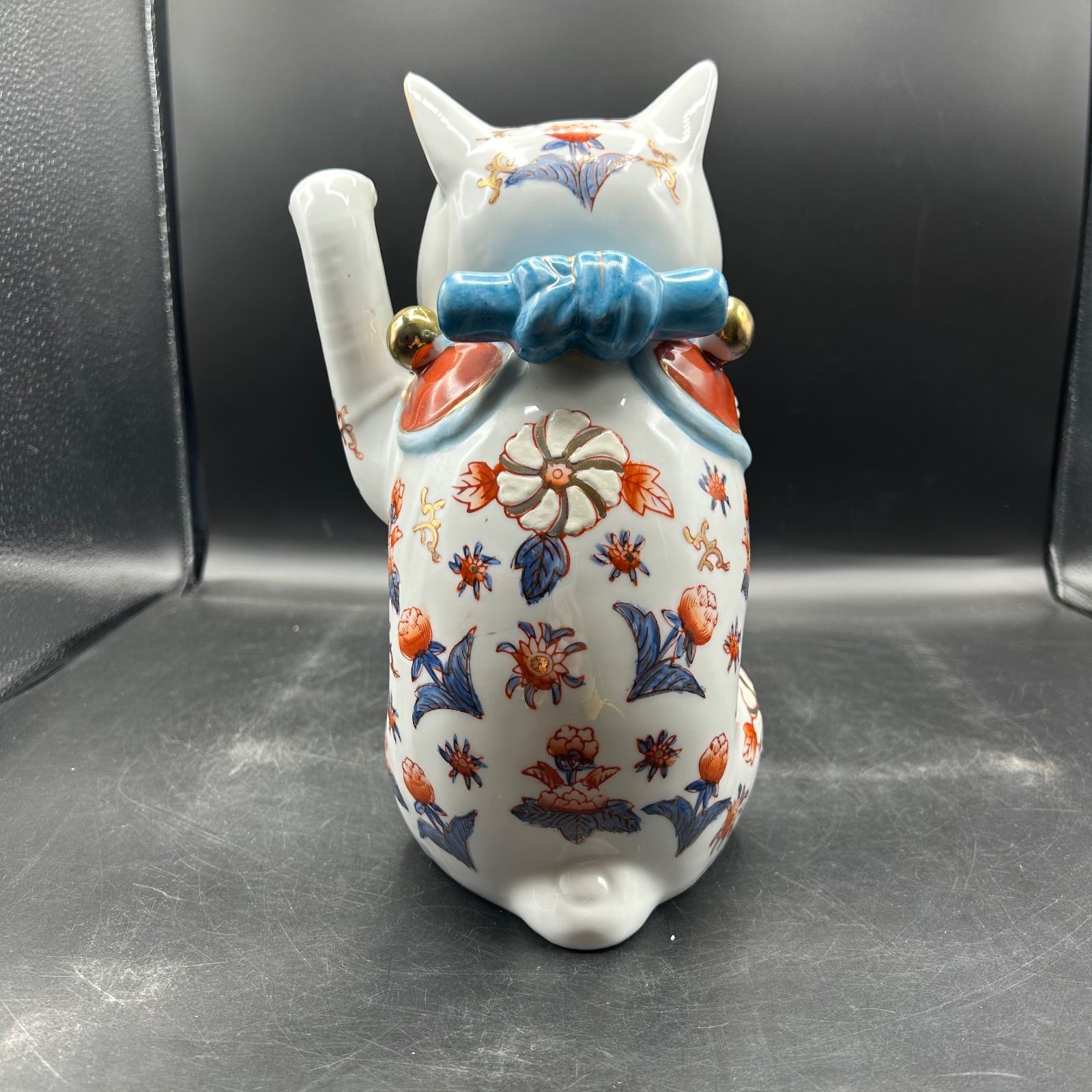 希少！伊万里焼　招き猫　置物　縁起物 右手上げ左手上げ2体セット 希少！伊万里焼 招き猫 置物 縁起物 右手上げ左手上げ2体セット 招き猫