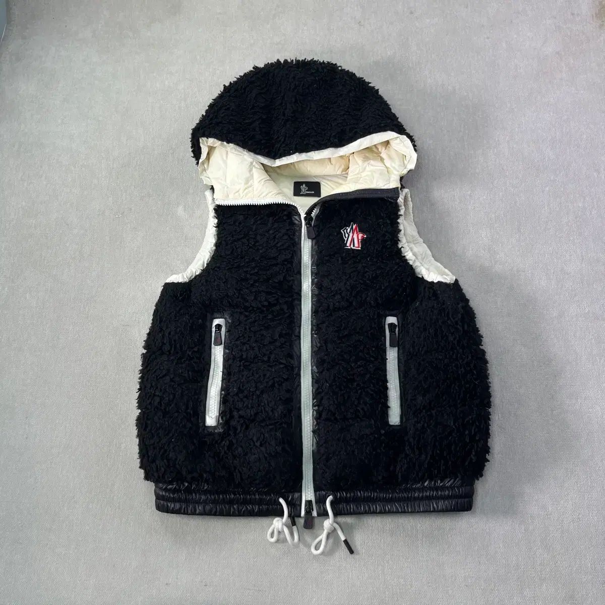 W 100 モンクレール 25 FW ダウンベスト