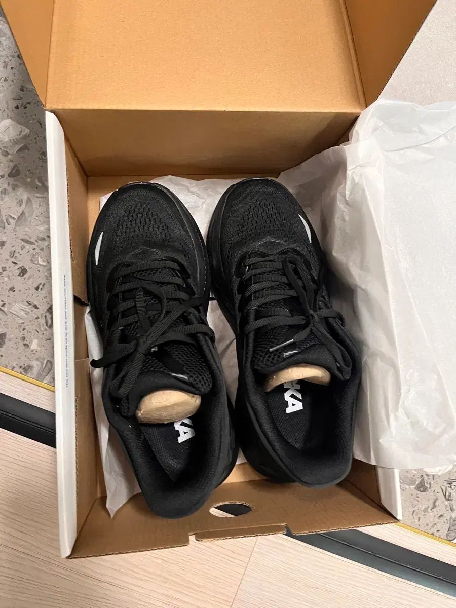 HOKA ONE ホカオネオネ ボンダイ9 ブラック 260 mm