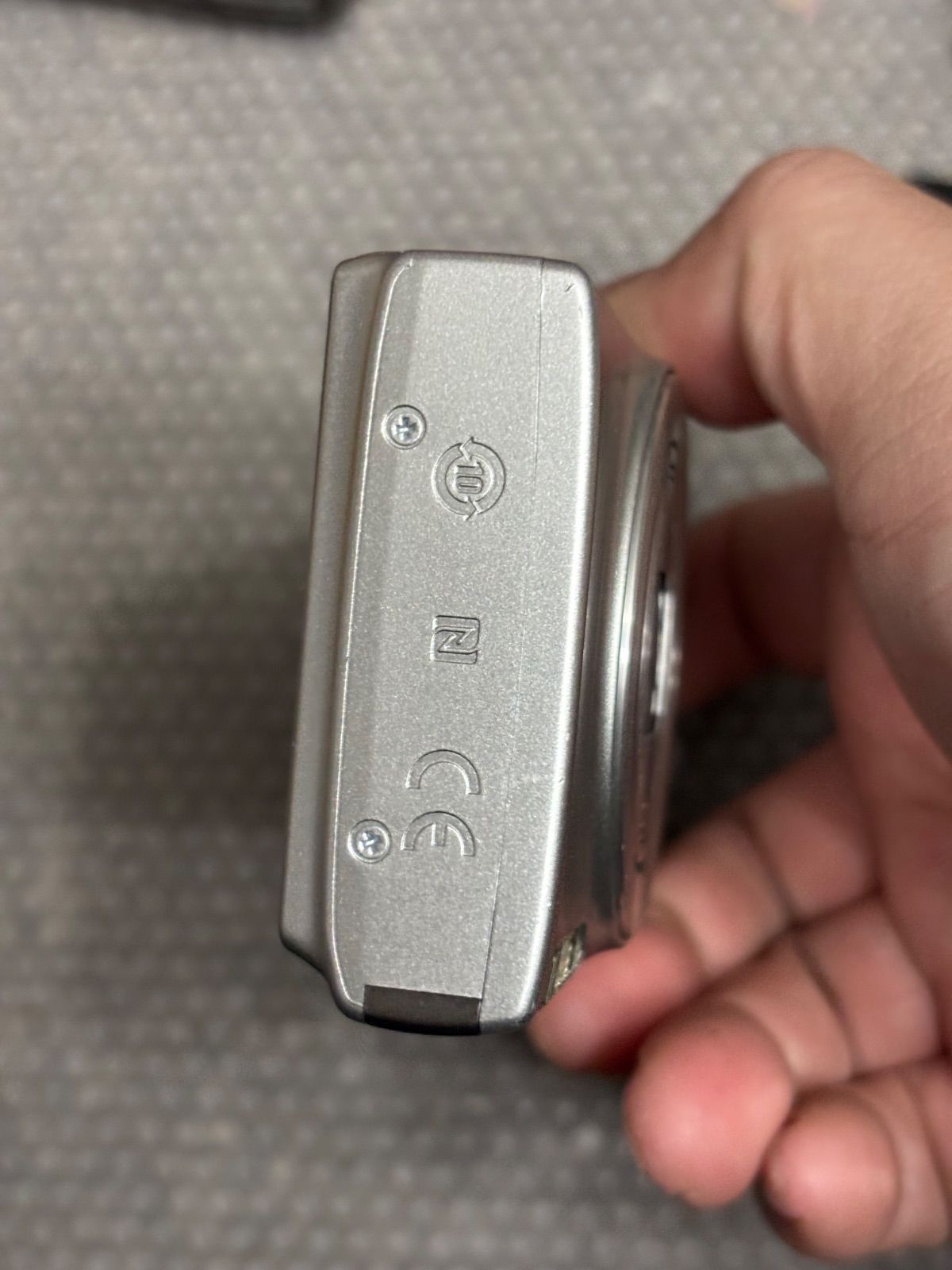 210 コンパクトデジタルカメラ