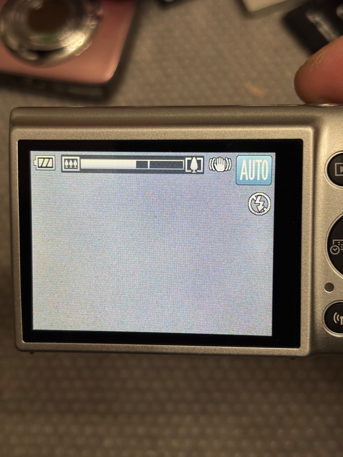 210 コンパクトデジタルカメラ