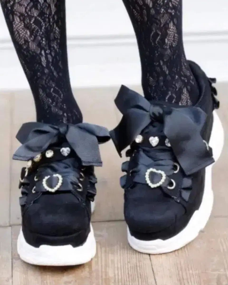 リズリサ スニーカー 厚底 セットアップ シークレットハニー バブルス ノエミー