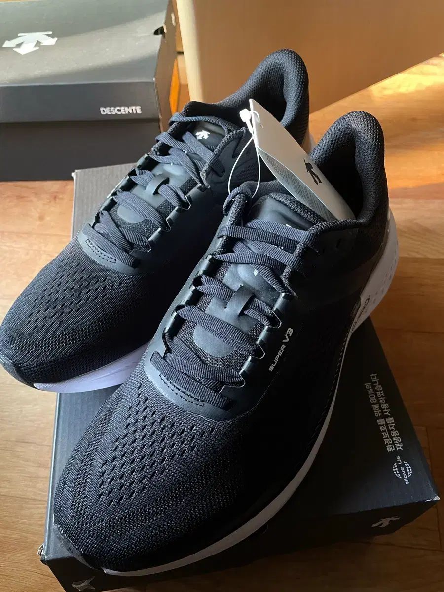 デサント SUPER V 3 スニーカー ブラック