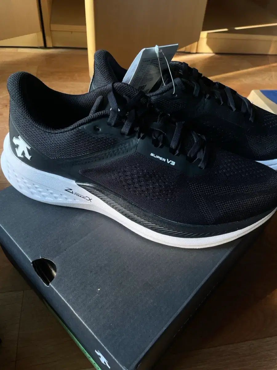 デサント SUPER V 3 スニーカー ブラック