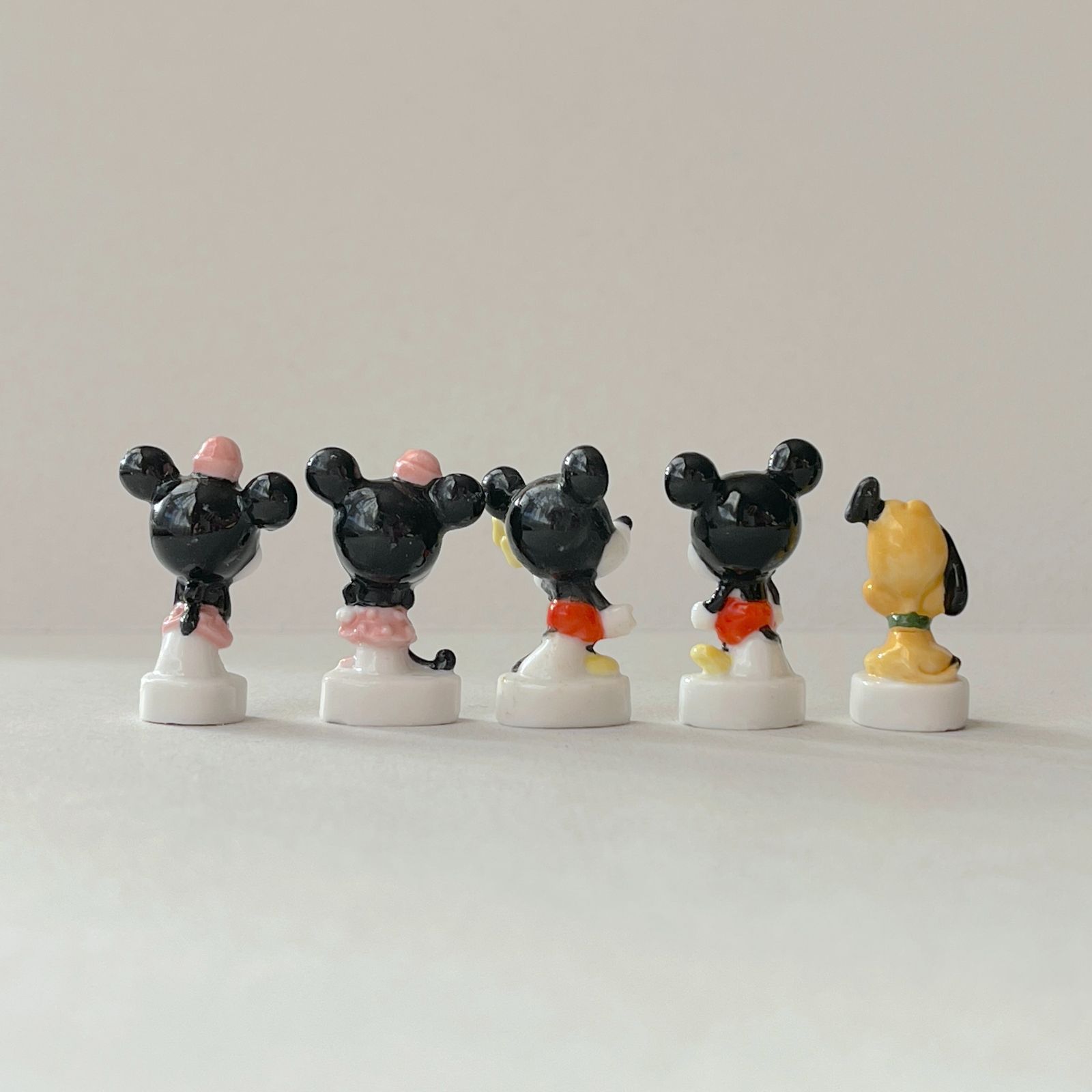 【新品・未使用】３匹の子豚　10個　フェーヴ　フェーブ　フランス　送料込み フェーヴ ディズニーのレクリエーション 10個 2008年 フランス