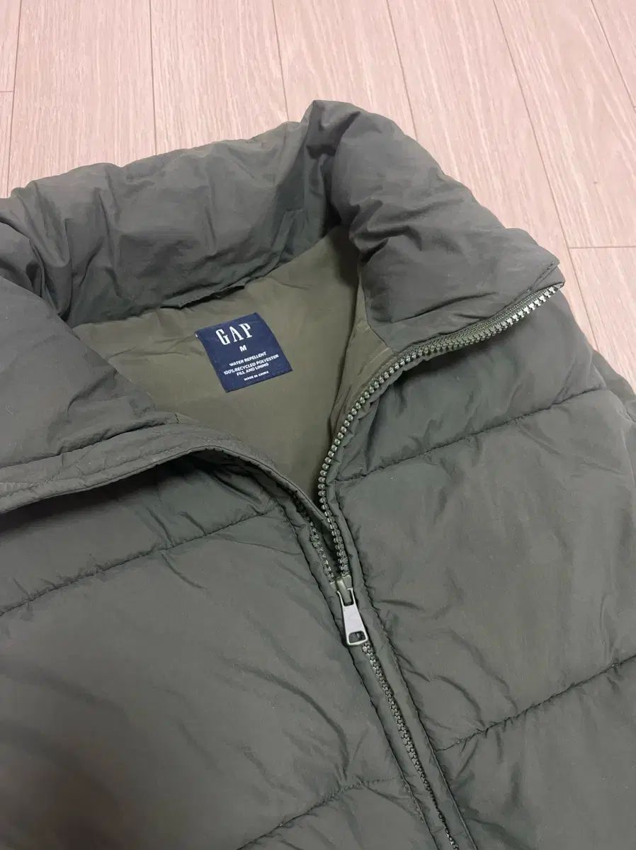 GAP ギャップ ダウン ベスト カーキ色 M