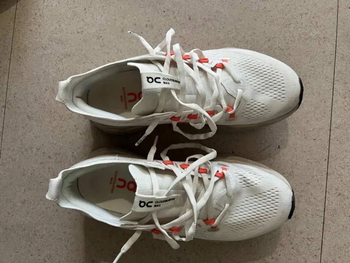 オン ランニング クラウドサーファー マックス アイボリー サーモン 255