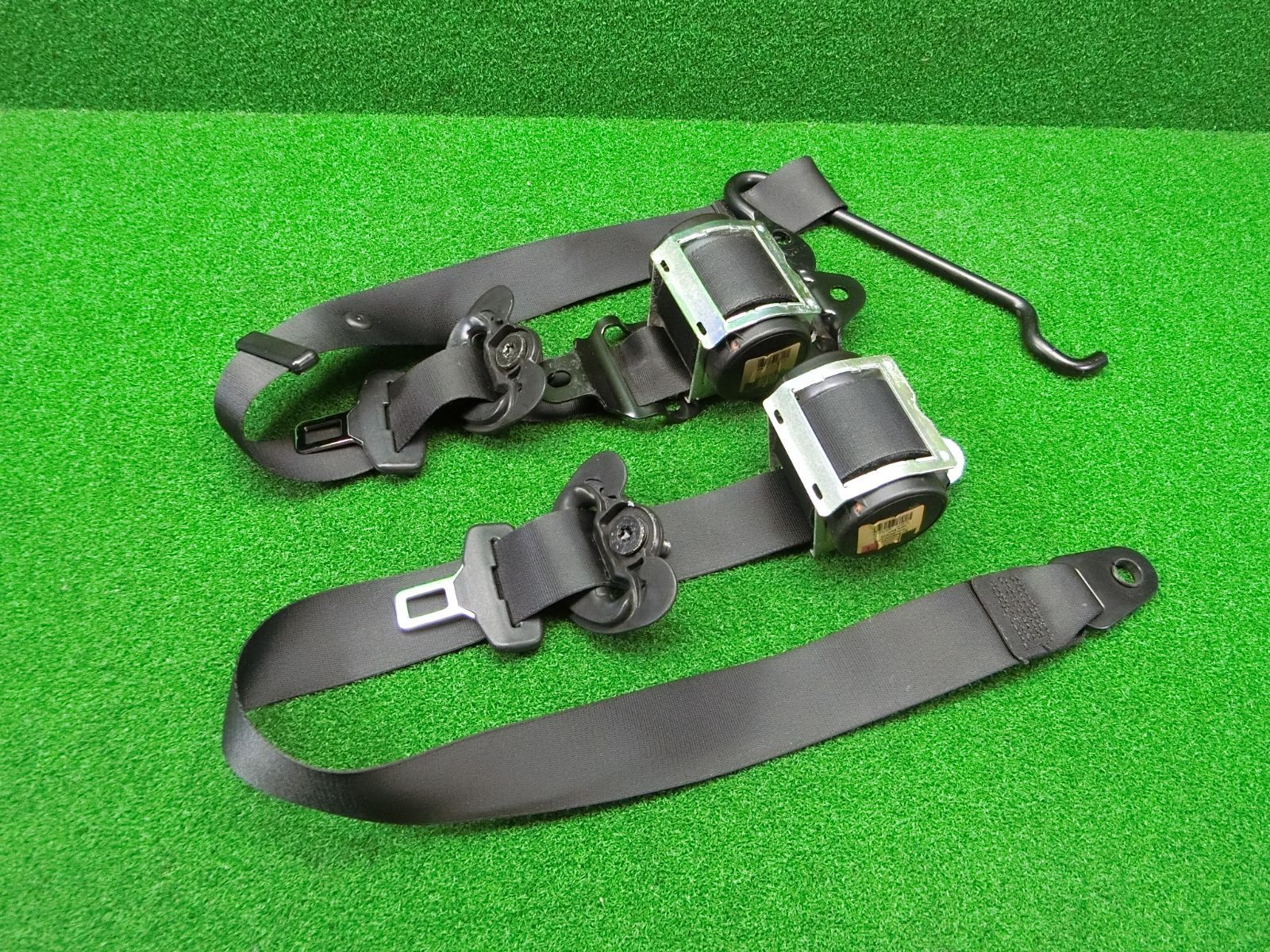 12560 BMW MINI ミニ クラブマン ABA MM 16 R 55 フロント シートベルト 左右セット