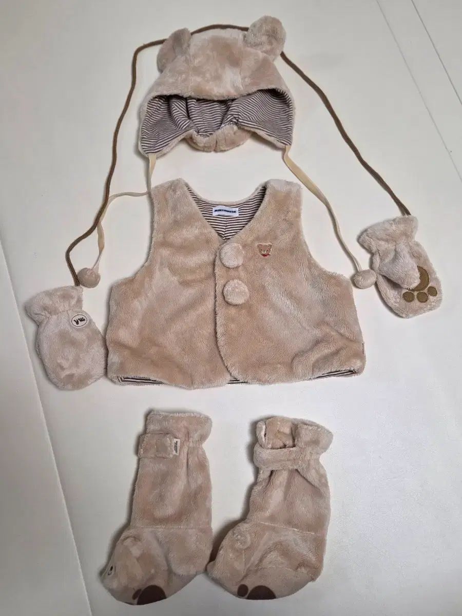 ミッキーハウス 防寒 フルセット ケープ ニット帽 ベスト 手袋 ルームシューズ 5種 セット -