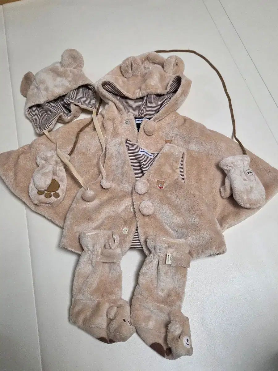 ミッキーハウス 防寒 フルセット ケープ ニット帽 ベスト 手袋 ルームシューズ 5種 セット -