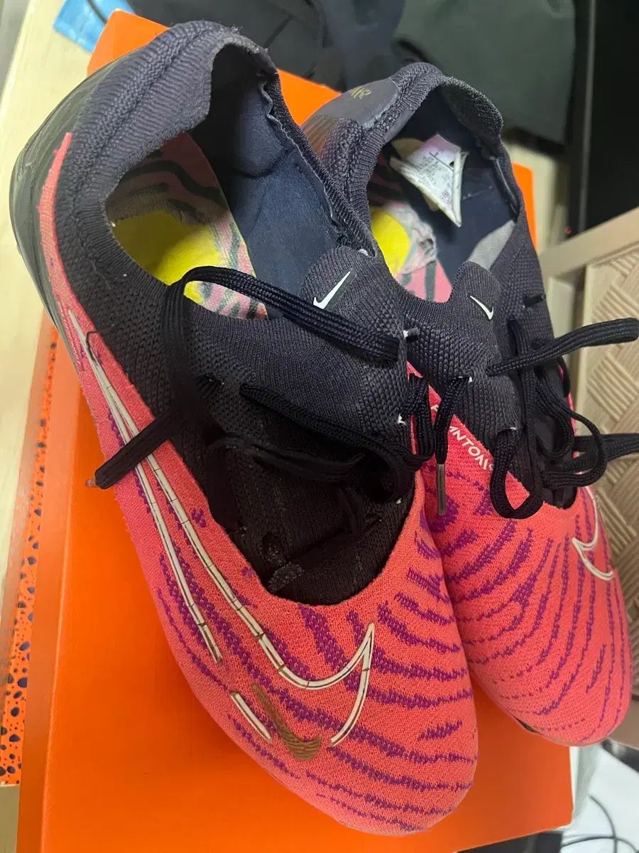 ナイキ FANTOM GT 2 ピンク サッカーシューズ