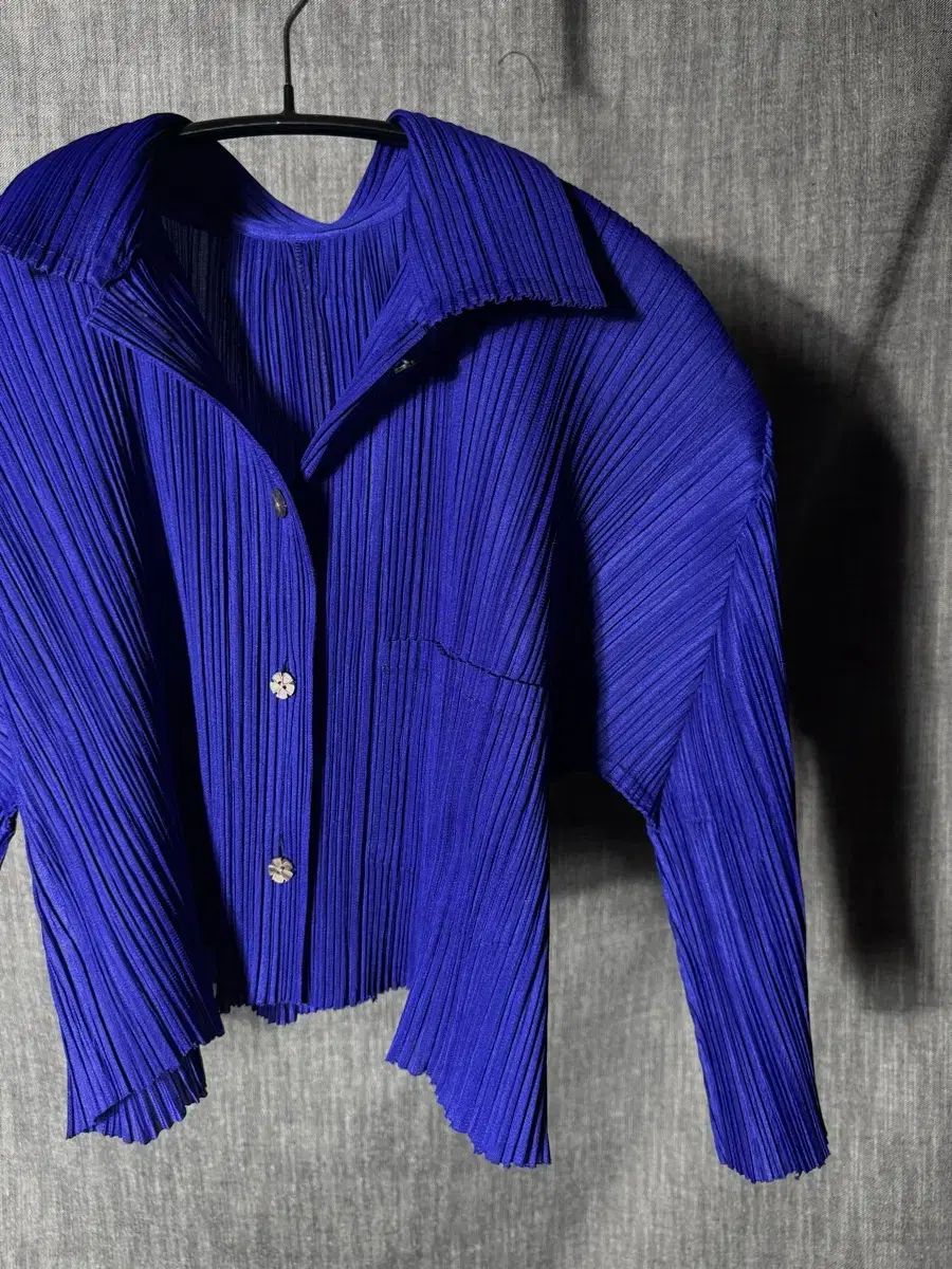 イッセイミヤケ プリーツプリーズ クロップド カーディガン - メルカリ