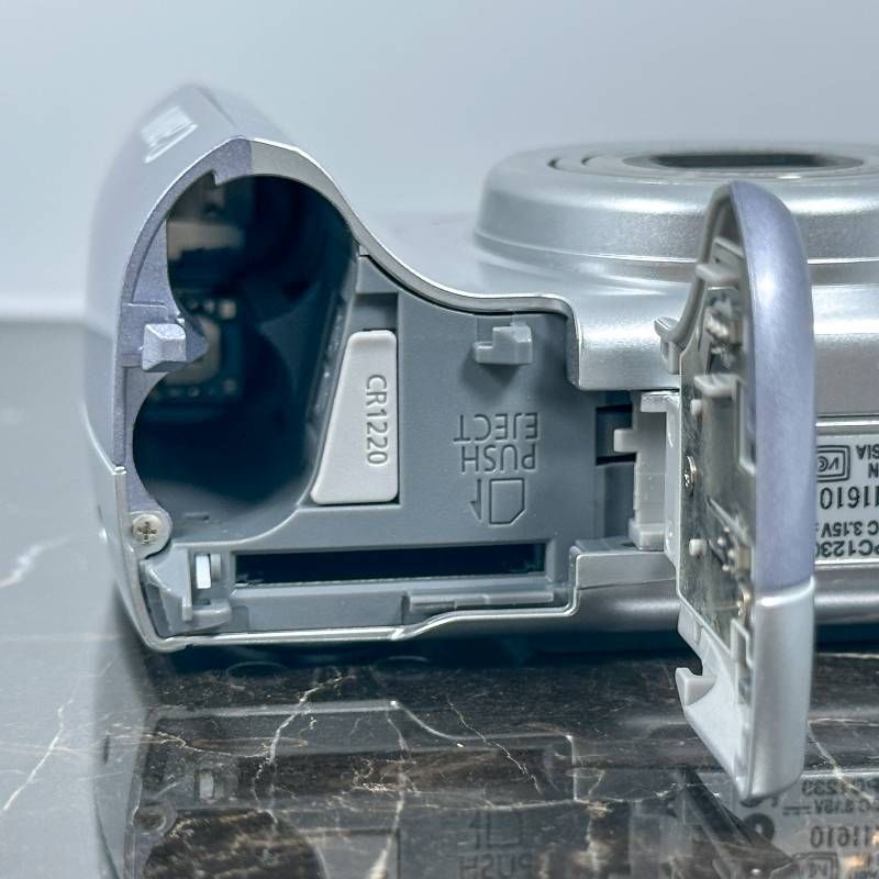 美品】Canon PowerShot A550 710万画素 光学4倍ズーム 単三電池ですぐ