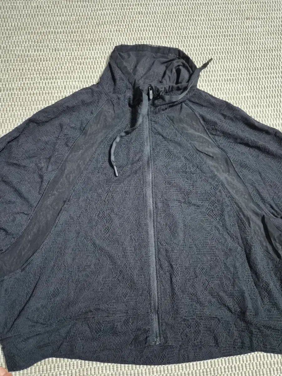 ルルレモン シースルー ジャケット