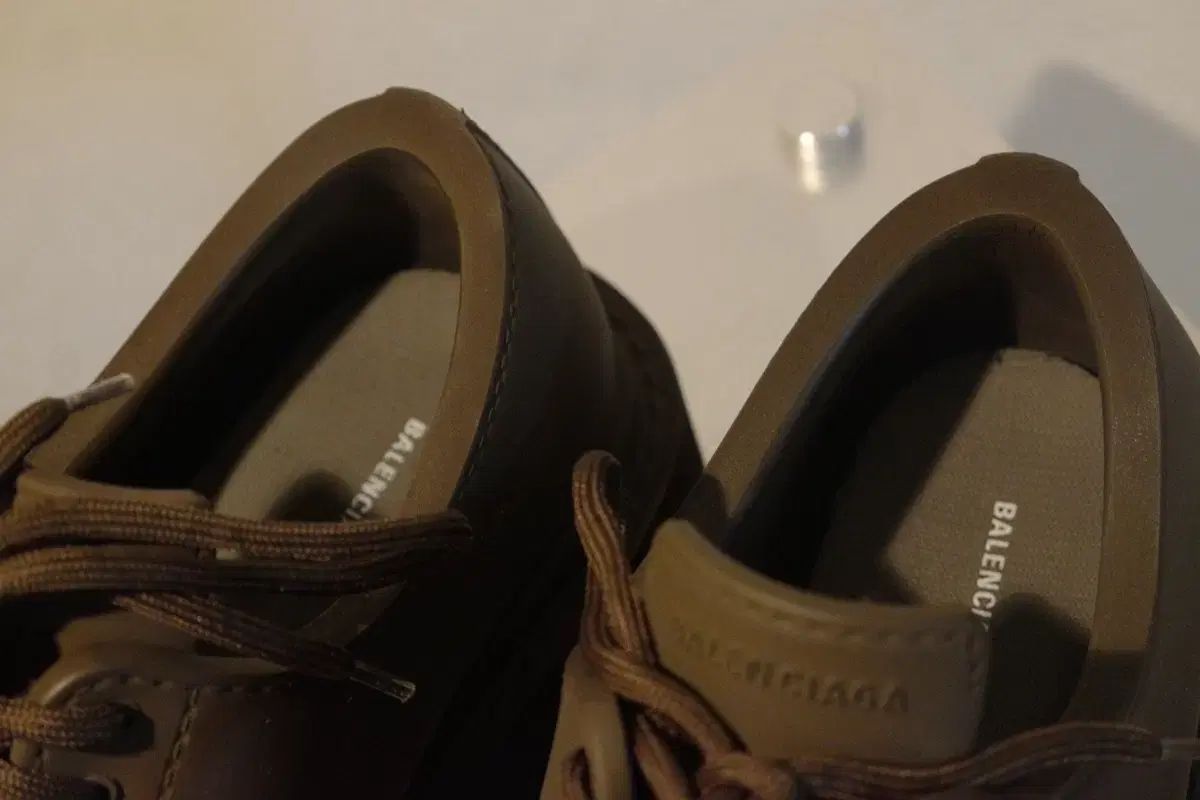 バレンシアガ ステロイド THE B ドビ 40 ブラウン