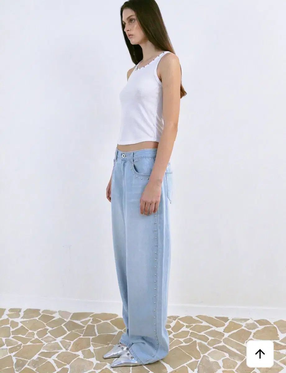 商品 ポリステュエム スタッズ ウォッシュド ジーン パンツ