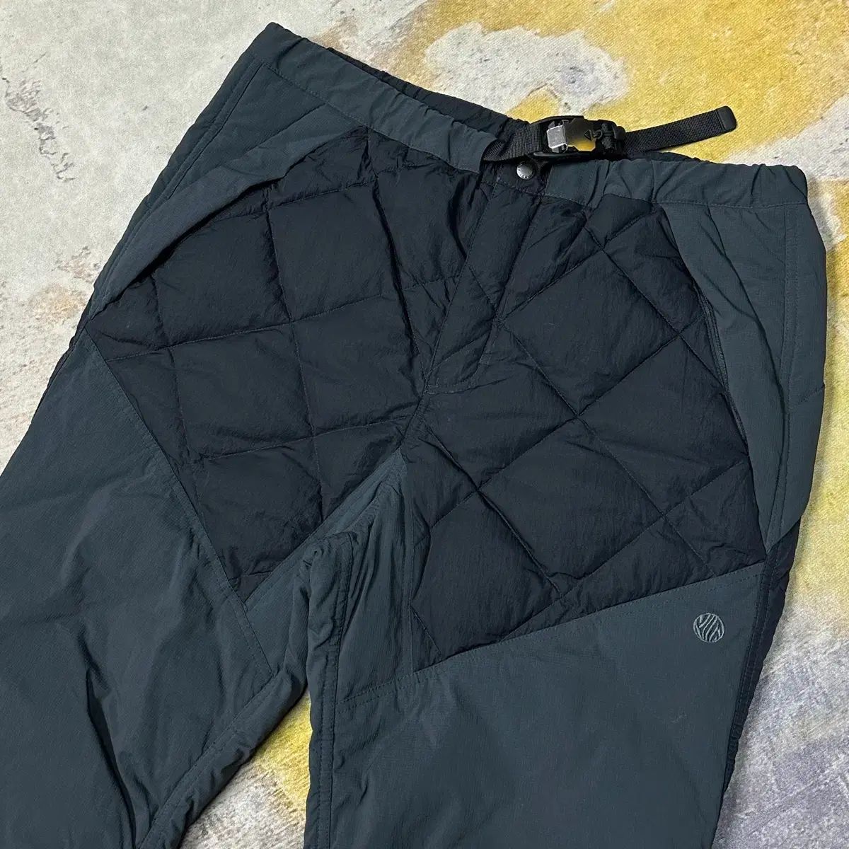 オフグリッド コーデュラ ナイロン ダウンパンツ XL