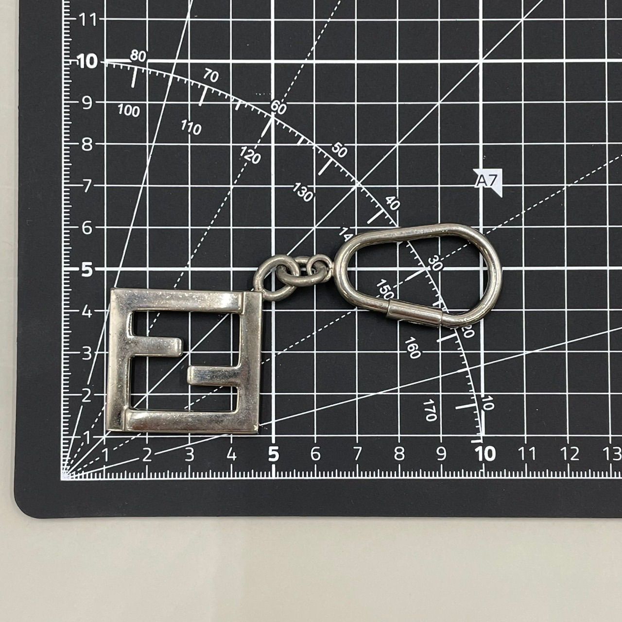 美品 FENDI フェンディ キーリング キーホルダー チャーム ズッカ ロゴ