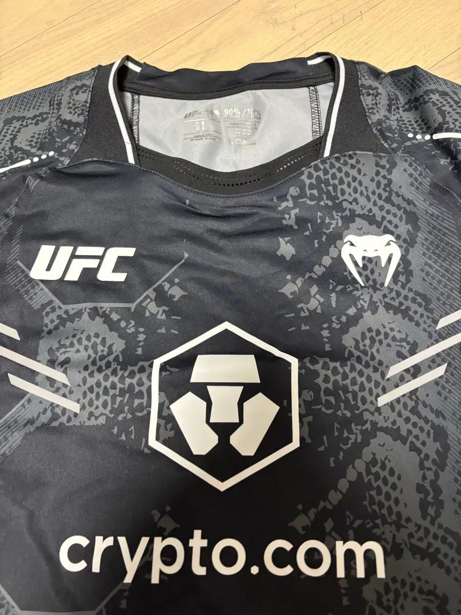 UFC ヴェナム クリップト 半袖 ブラック ジャージ L