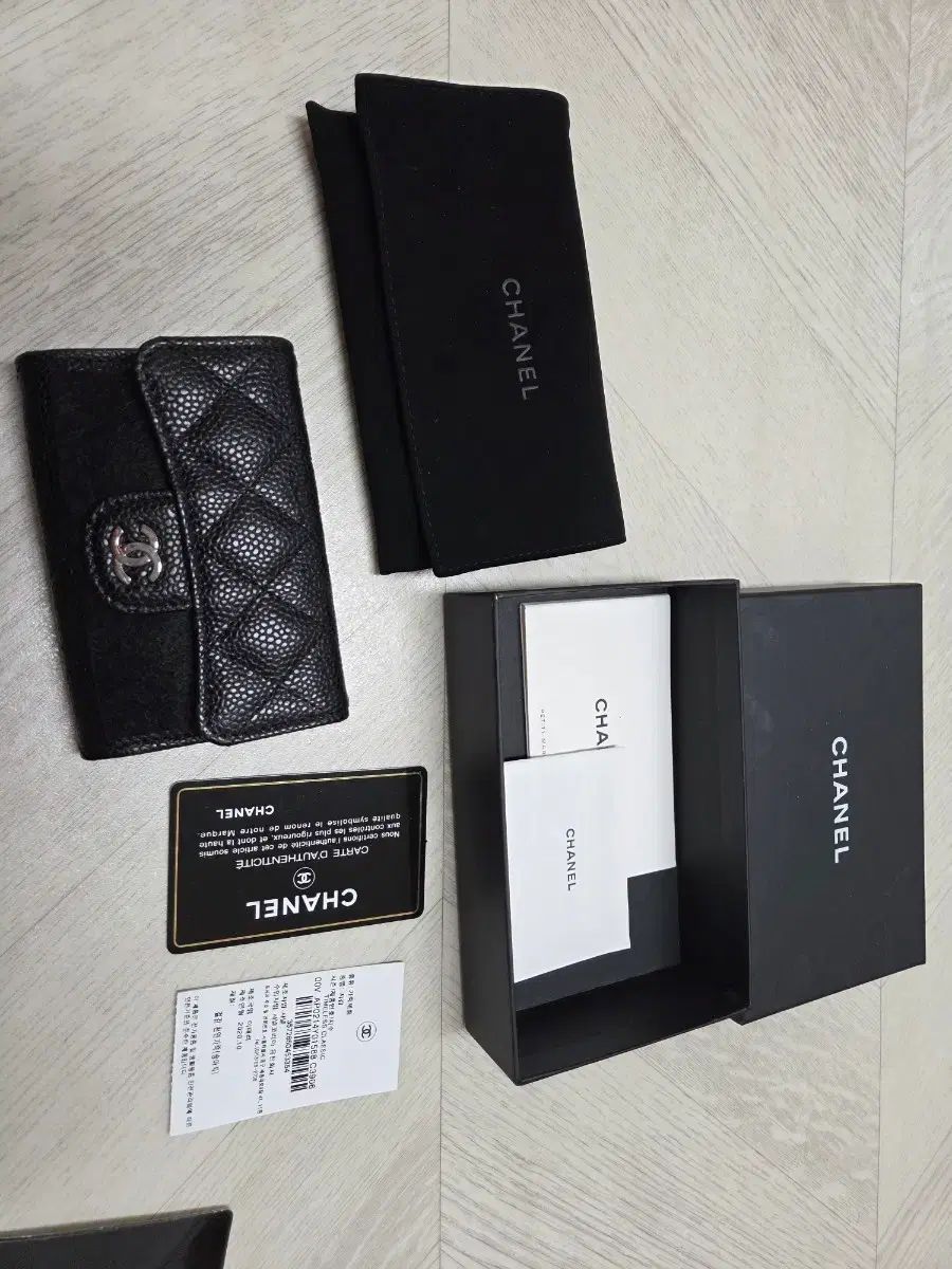 シャネル カードウォレット キャビア シルバー
