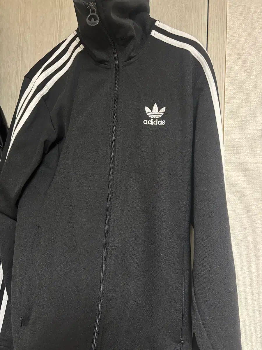 送料込み　adidas 黒 3本ライン ジャージジャケット　ヨーロッパモデル アディダス ヨーロッパ 3本線 トラックジャージ (J-5328) - メルカリ