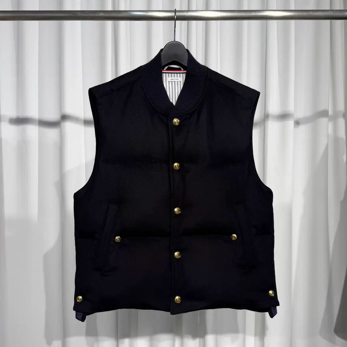 トム ブラウン カシミア ゴールドボタン ベスト ダウン