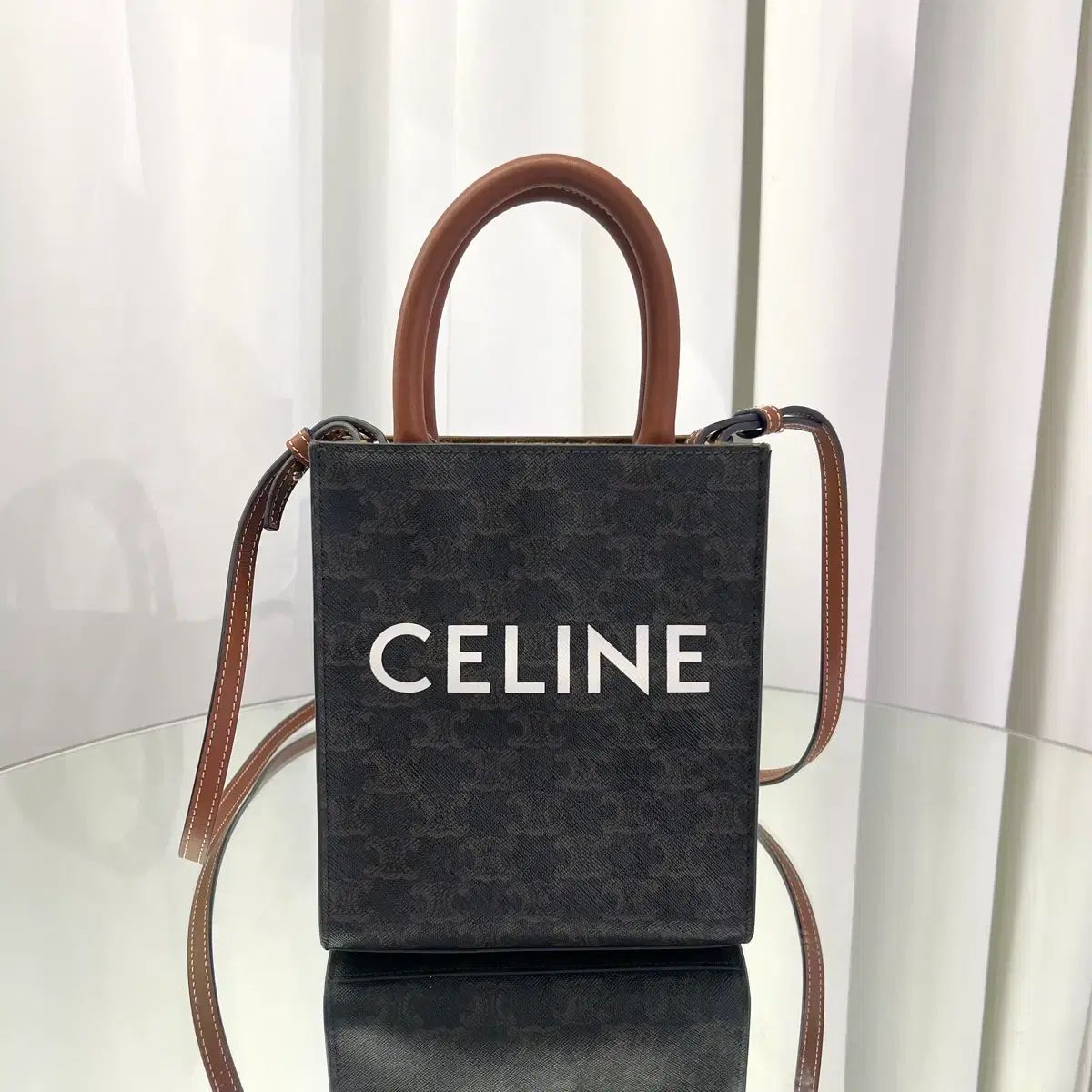 ミニサイズ セリーヌ トリオンフ カーフスキン バーティカル カバ スバッグ クロスバッグ