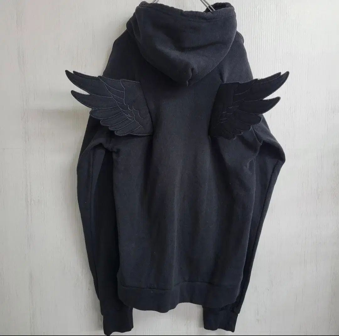 アディダス ジェレミースコット コラボ ウィング フーディー