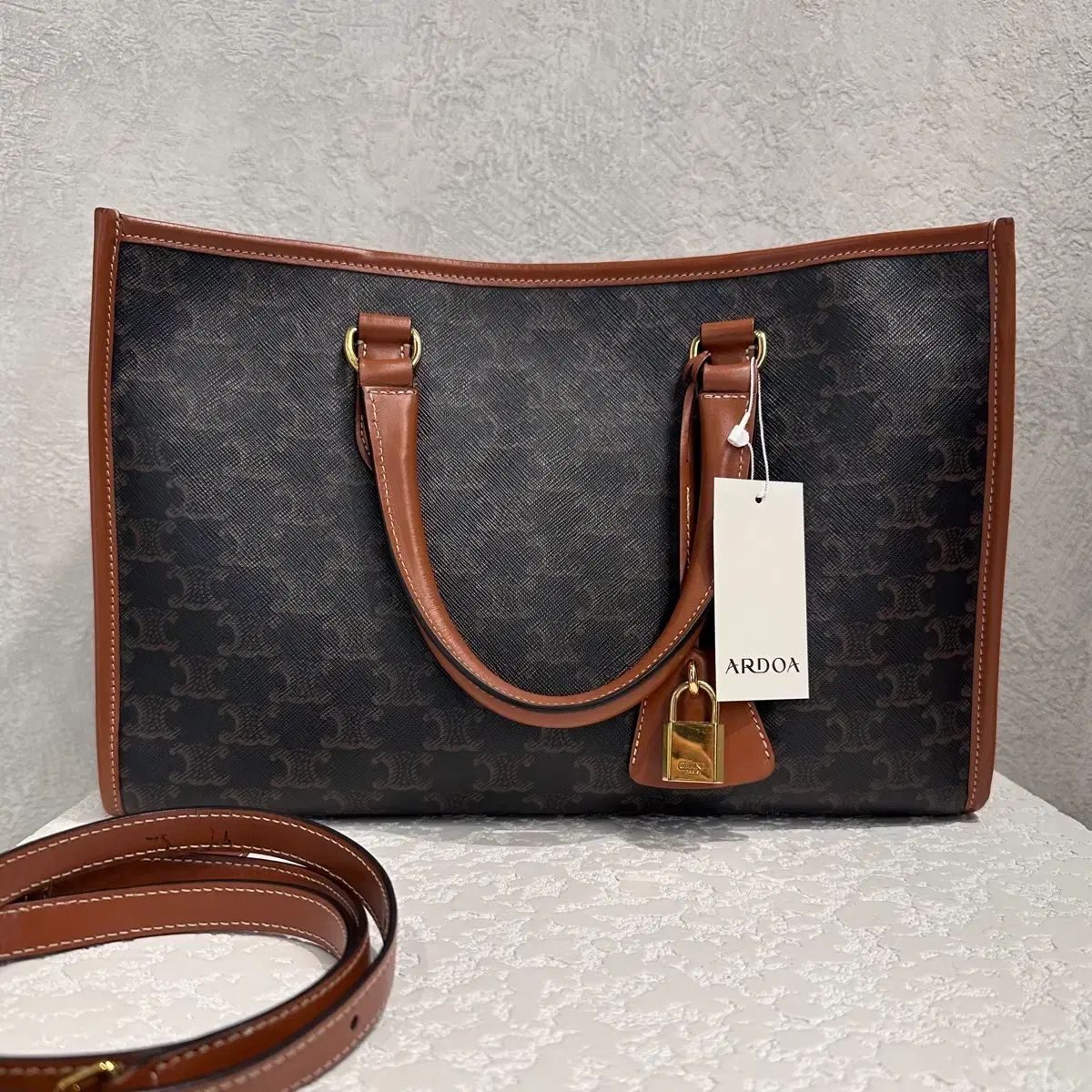 セリーヌ トリオンフ ホリゾンタル カバス トートバッグ