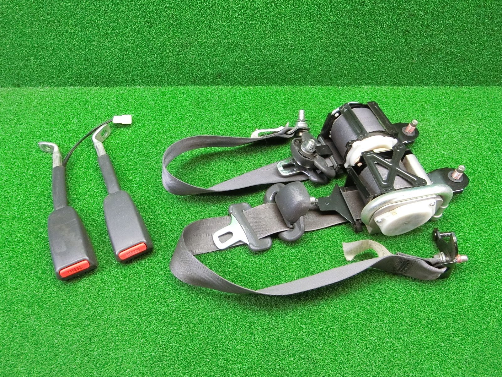 12577 スバル サンバー TV 1 フロント シートベルト 左右セット キャッチ TK 521 S 188 173