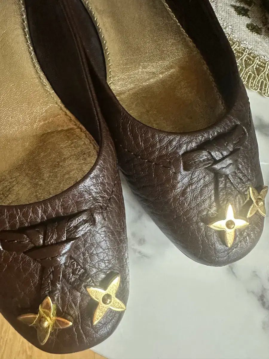 ブラウン フラット