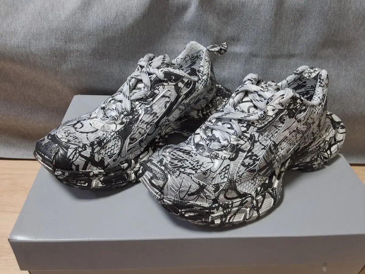 バレンシアガ 3 XL グラフィティ 43