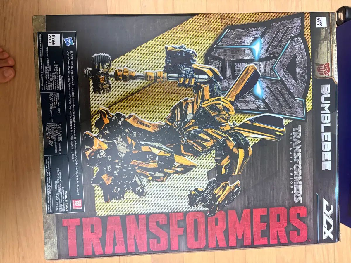 threezero DLX バンブルビー