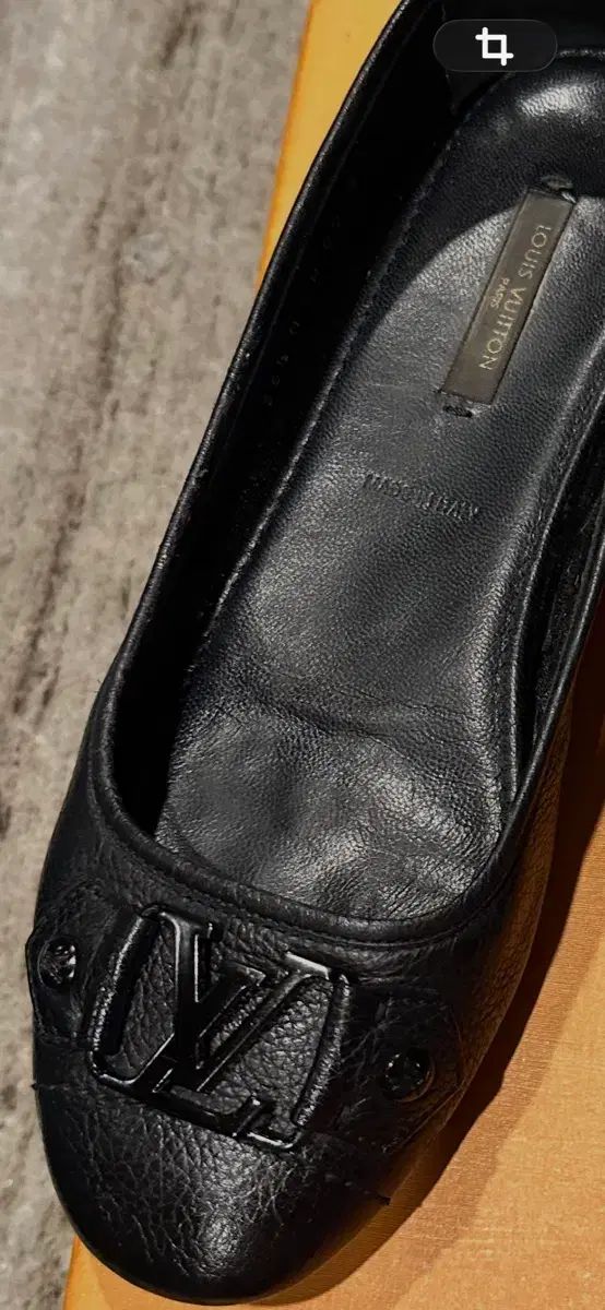 フラット シューズ