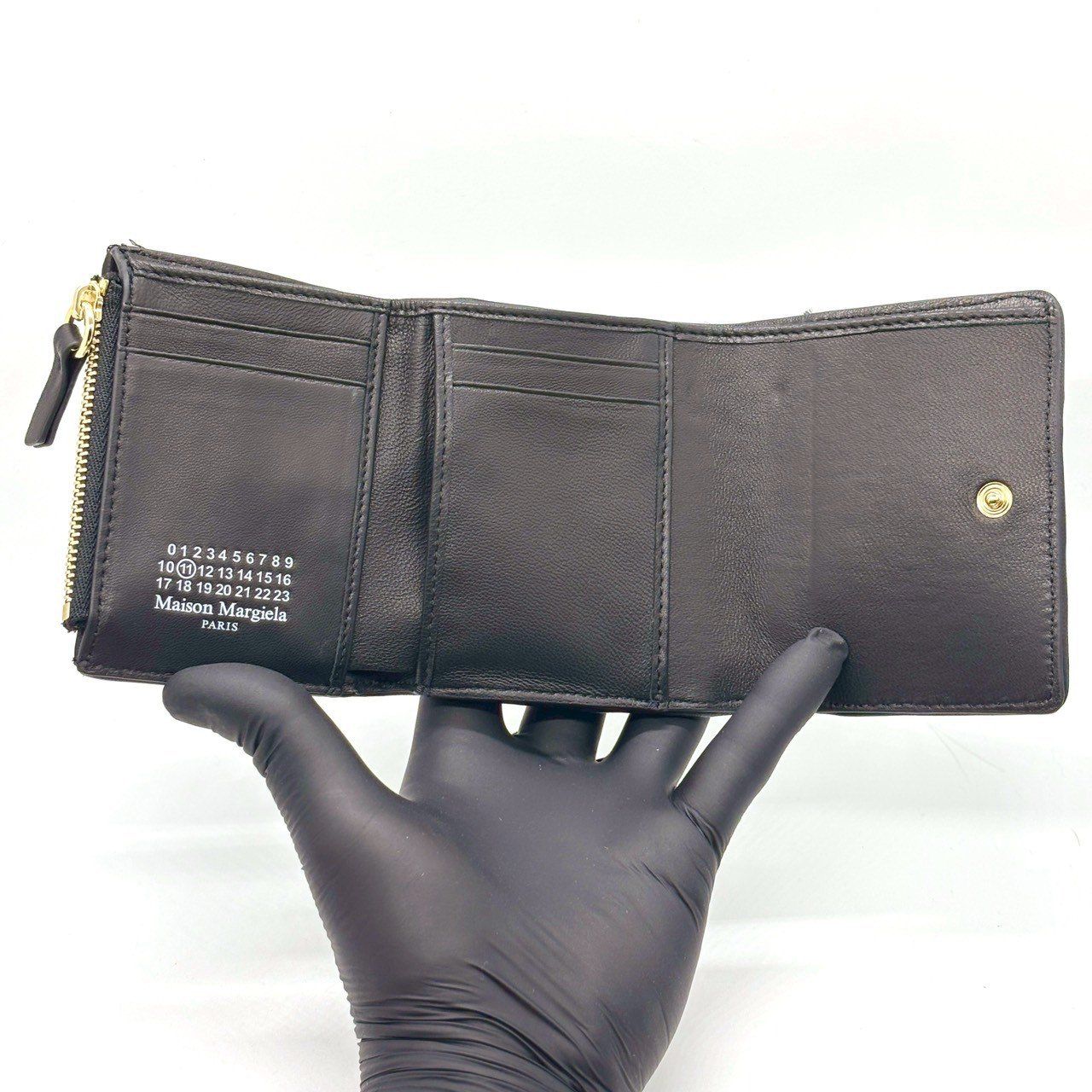 質感で魅せる黒の個性】 Maison Margiela メゾンマルジェラ 三つ折り