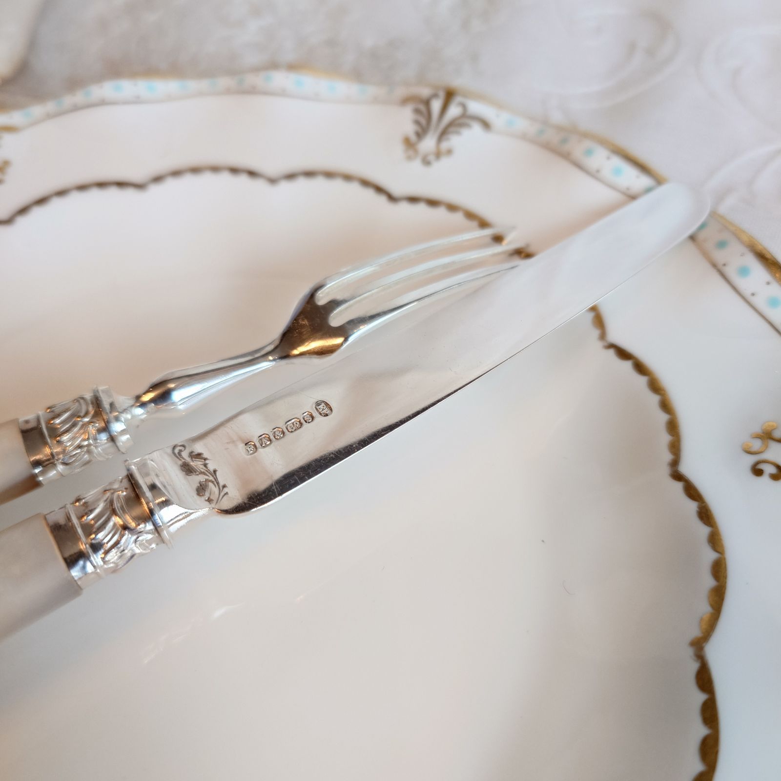 も*ん様 300円スタート❗️ヴィンテージ‼️ マザーオブパール製カトラリーセッ 白蝶貝カトラリー セットC マザーオブパールハンドル 純銀製フェルール