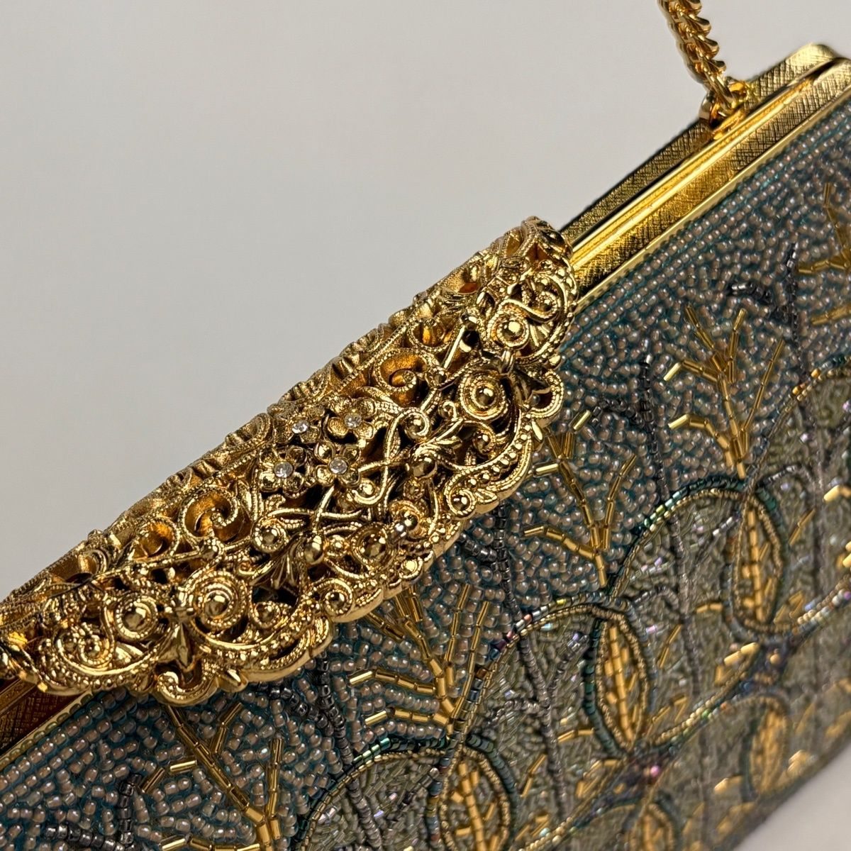 美品】 和装バッグ 優品 ビーズバッグ フォーマル 幾何学 灰緑 ビーズ