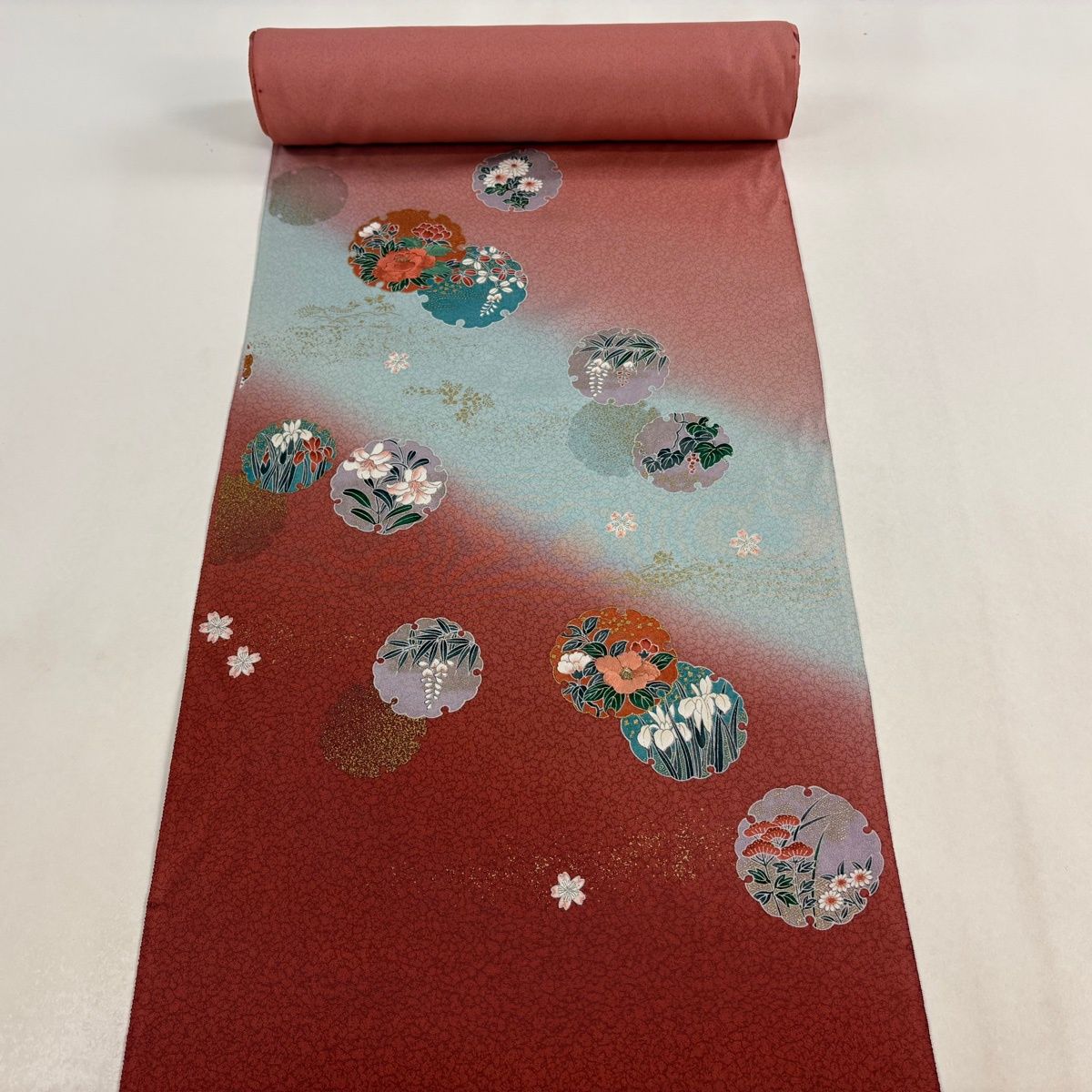 反物 秀品 付下げ 雪輪 草花 金彩 ぼかし 茜色 正絹