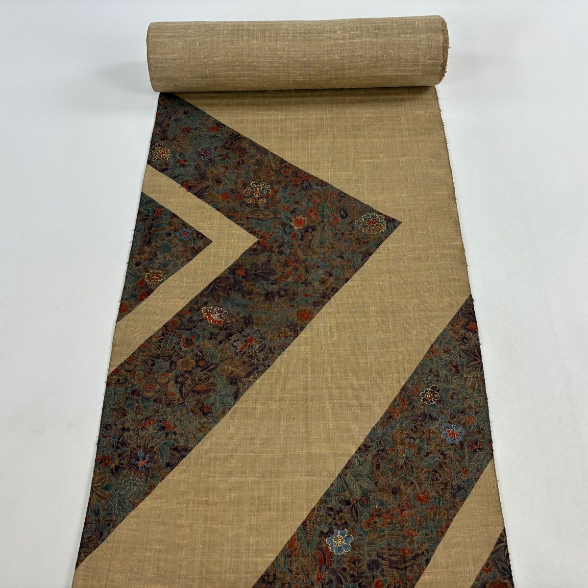 反物 秀品 付下げ 紬地 草花 金彩 茶色 正絹