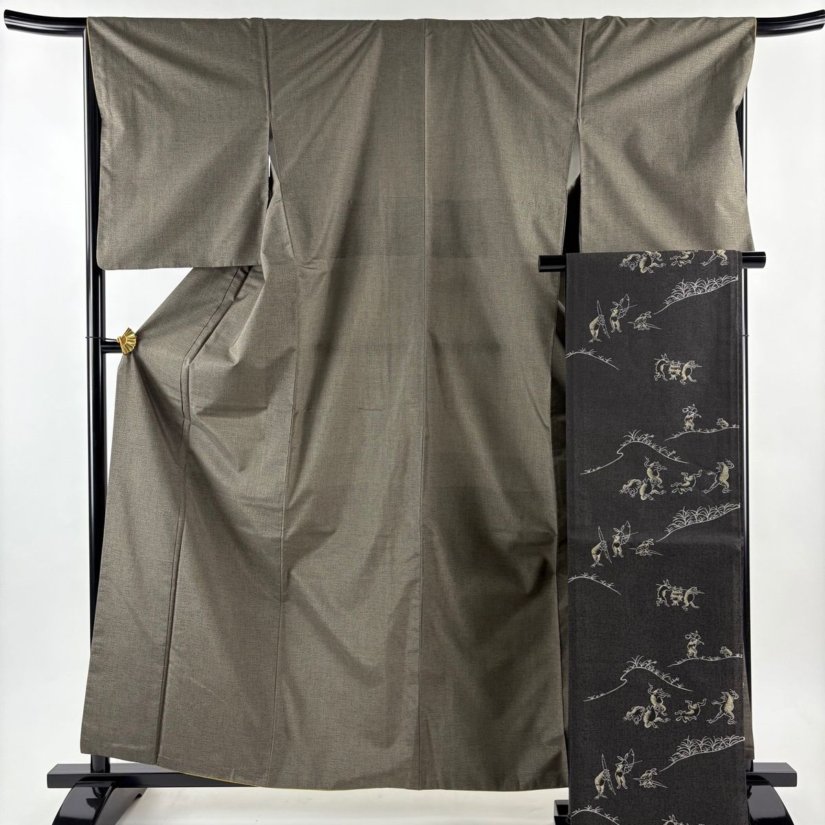 小紋 身丈161 cm 裄丈67.5 L 袷 袋帯セット 大島紬地 屋久杉染 証紙 幾何学模様 灰緑 正絹