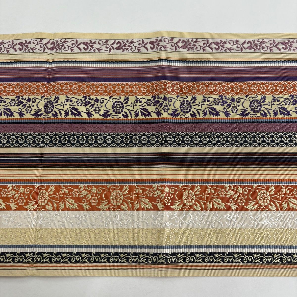 美品】 名古屋帯 名品 八寸名古屋帯 松葉仕立て 草花 縞 クリーム 正絹