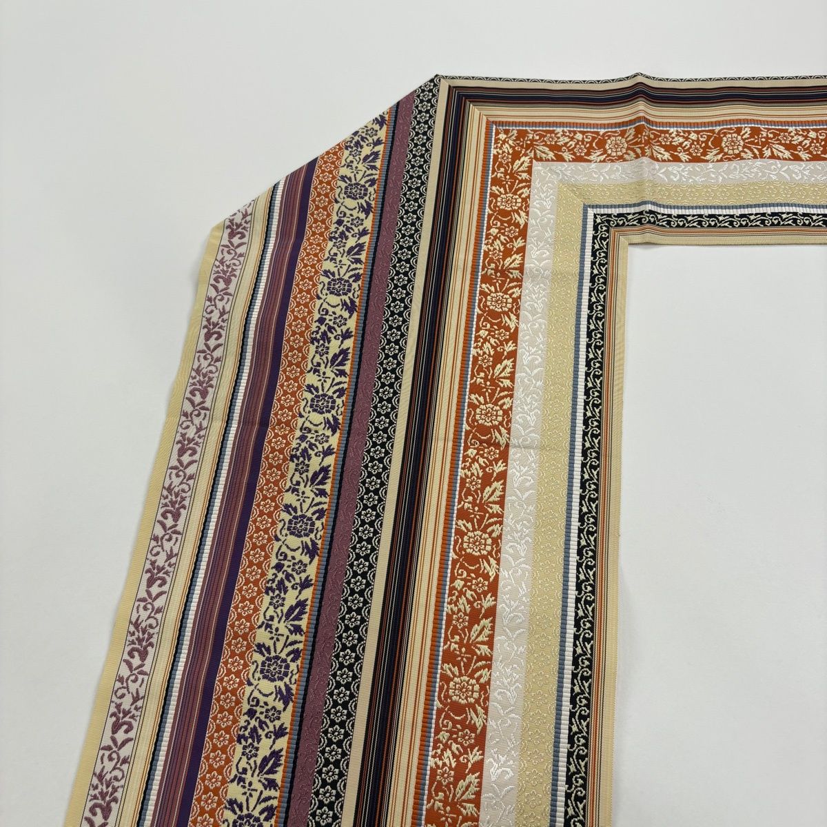 美品】 名古屋帯 名品 八寸名古屋帯 松葉仕立て 草花 縞 クリーム 正絹