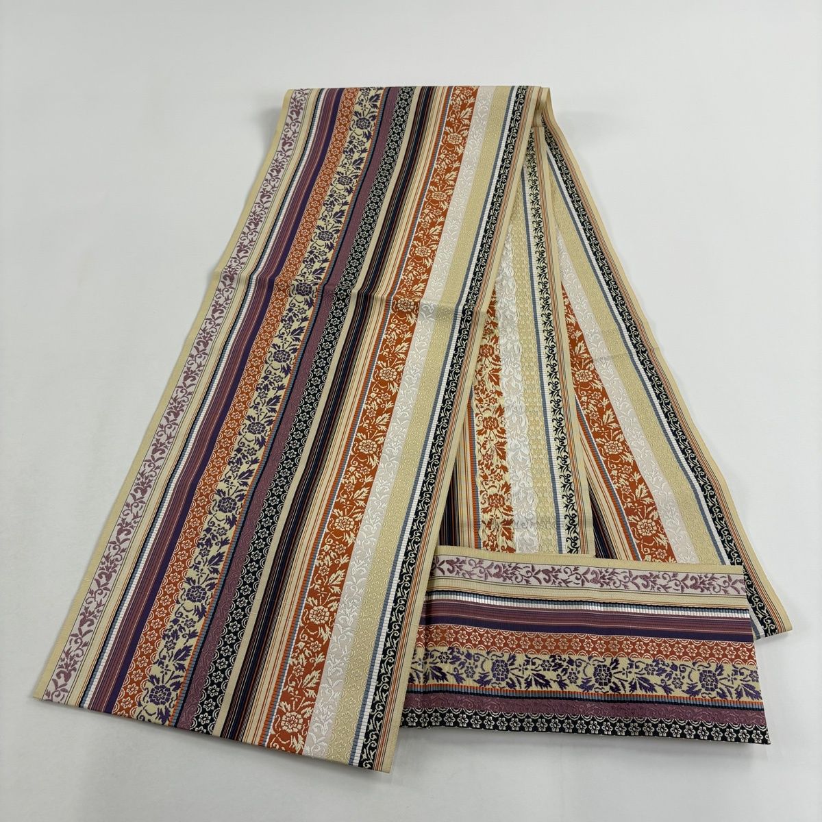 美品】 名古屋帯 名品 八寸名古屋帯 松葉仕立て 草花 縞 クリーム 正絹