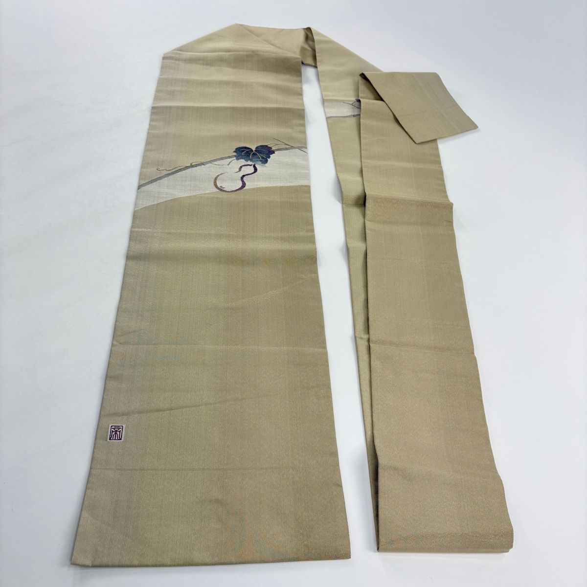 美品】 名古屋帯 名品 帝王紫 落款 瓢箪 金糸 薄黄土色 正絹 【中古
