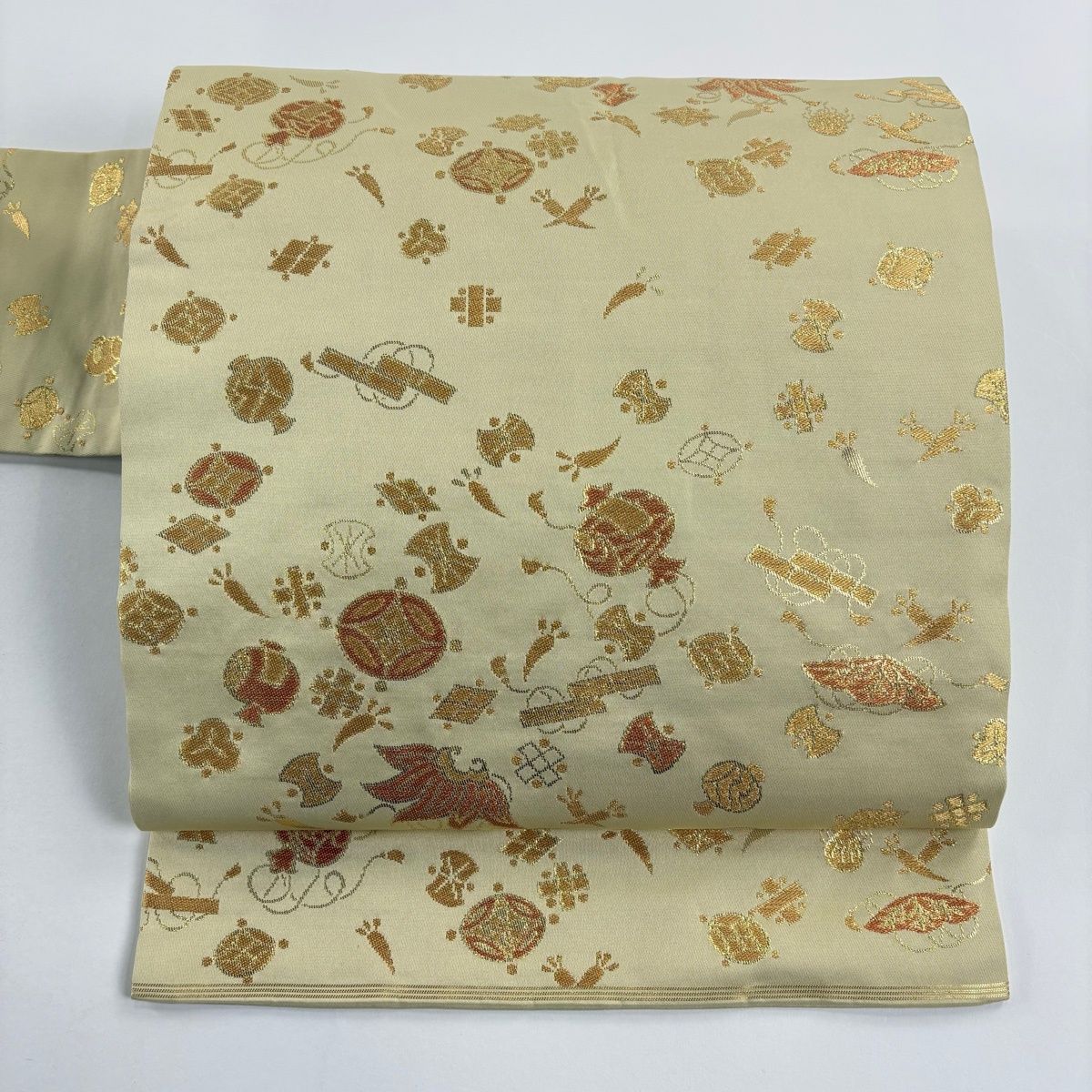 名古屋帯 名品 龍村美術織物 落款 関西仕立て 宝尽くし 金糸 箔