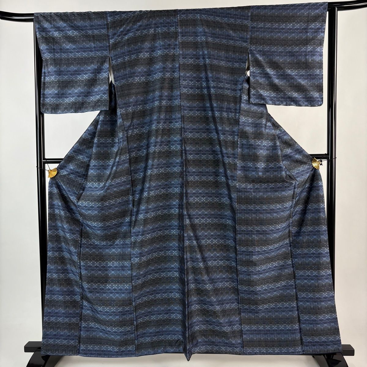 大島紬 身丈160 5 cm 裄丈64 M 単衣 大島紬美術館 落款 証紙 幾何学模様 花織 紺色 正絹