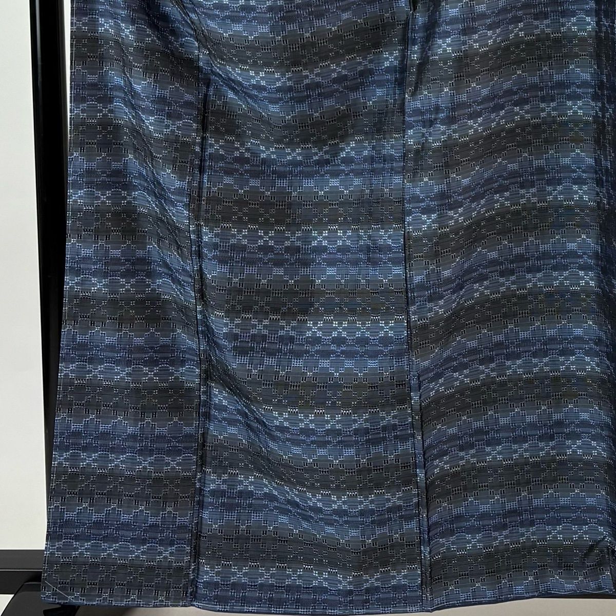 大島紬 身丈160.5 cm 裄丈64 M 単衣 大島紬美術館 落款 証紙 幾何学模様 花織 紺色 正絹
