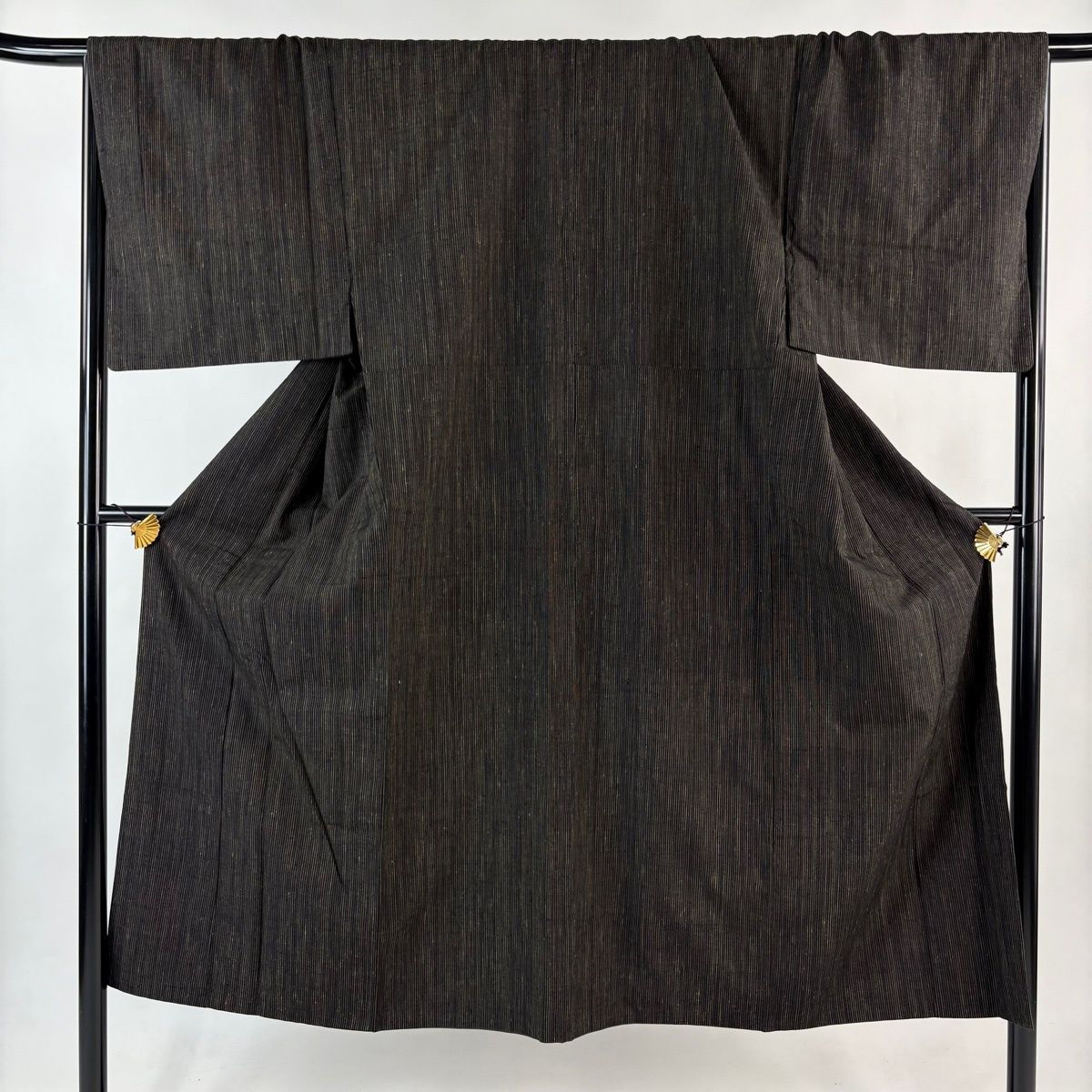 男着物 身丈144.5 cm 裄丈69.5 M 袷 本場結城紬地 奥順 証紙 縦縞 焦茶色 正絹