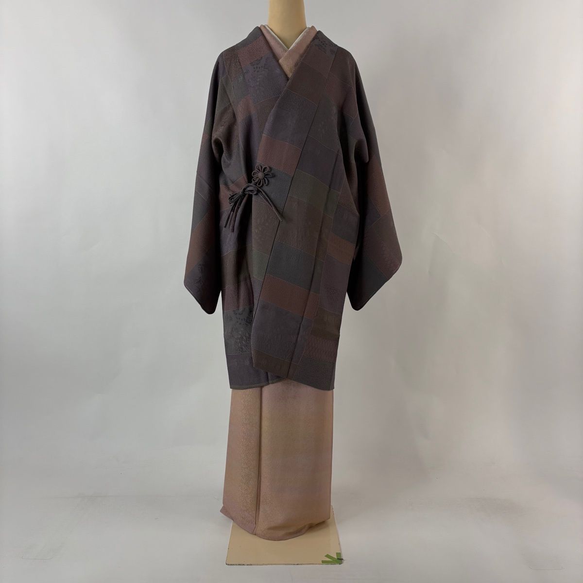 道中着 身丈98 cm 裄丈67.5 L 和装コート 地紋 幾何学模様 灰紫 正絹