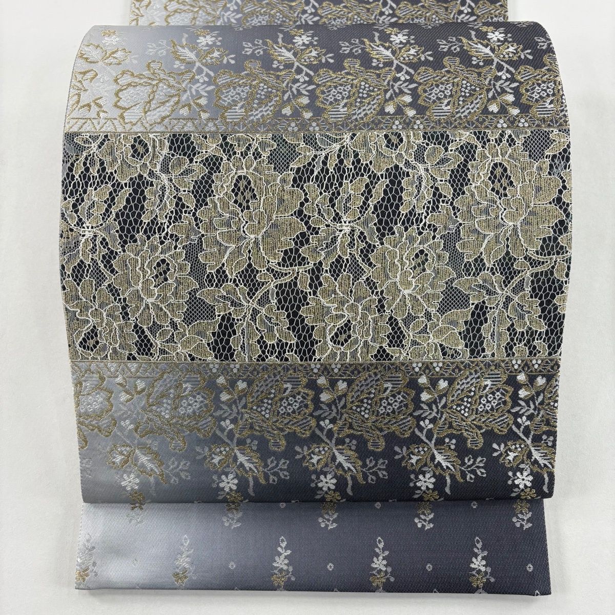 袋帯 秀品 じゅらく 落款 草花 幾何学模様 箔 金糸 灰色 お太鼓柄 正絹